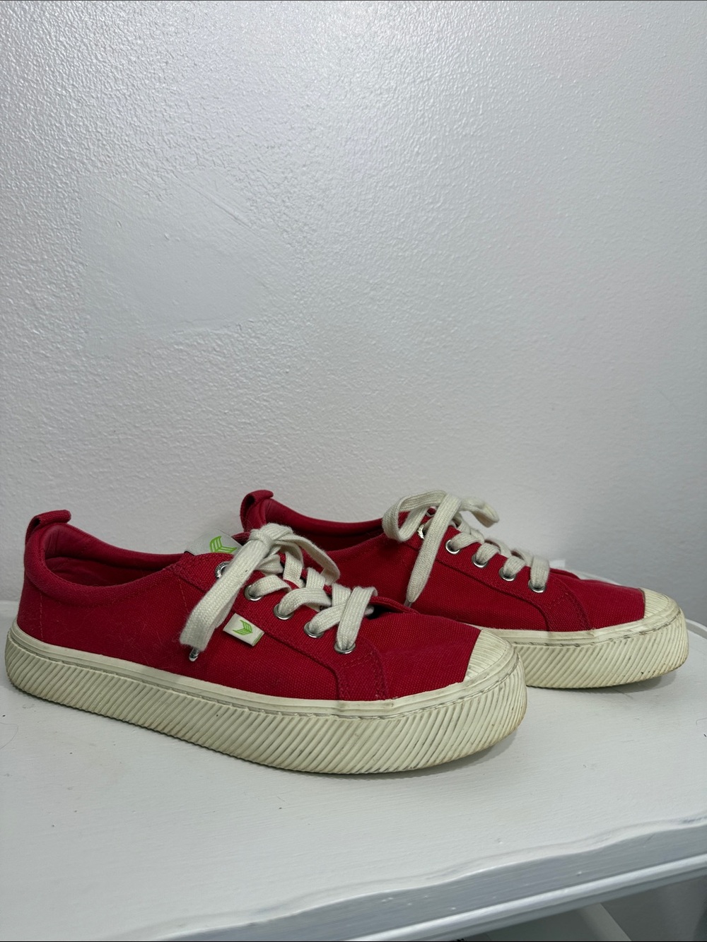 Red Cariuma canvas sneakers! 8.5/7